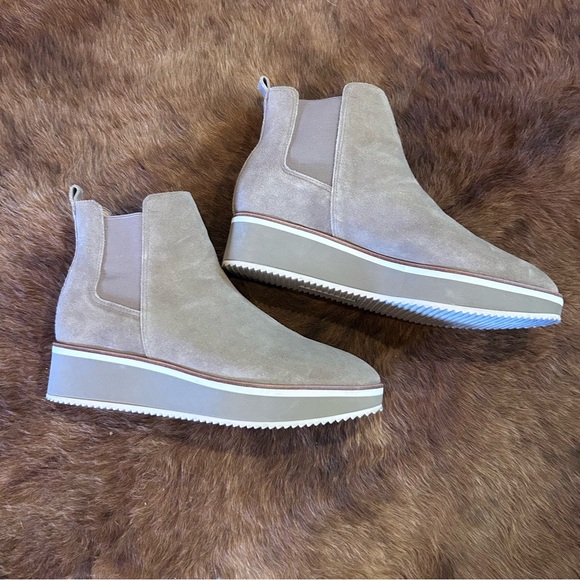 Antonio Melani Brexton Suede Wedge Booties Size 9 - Picture 4 of 8